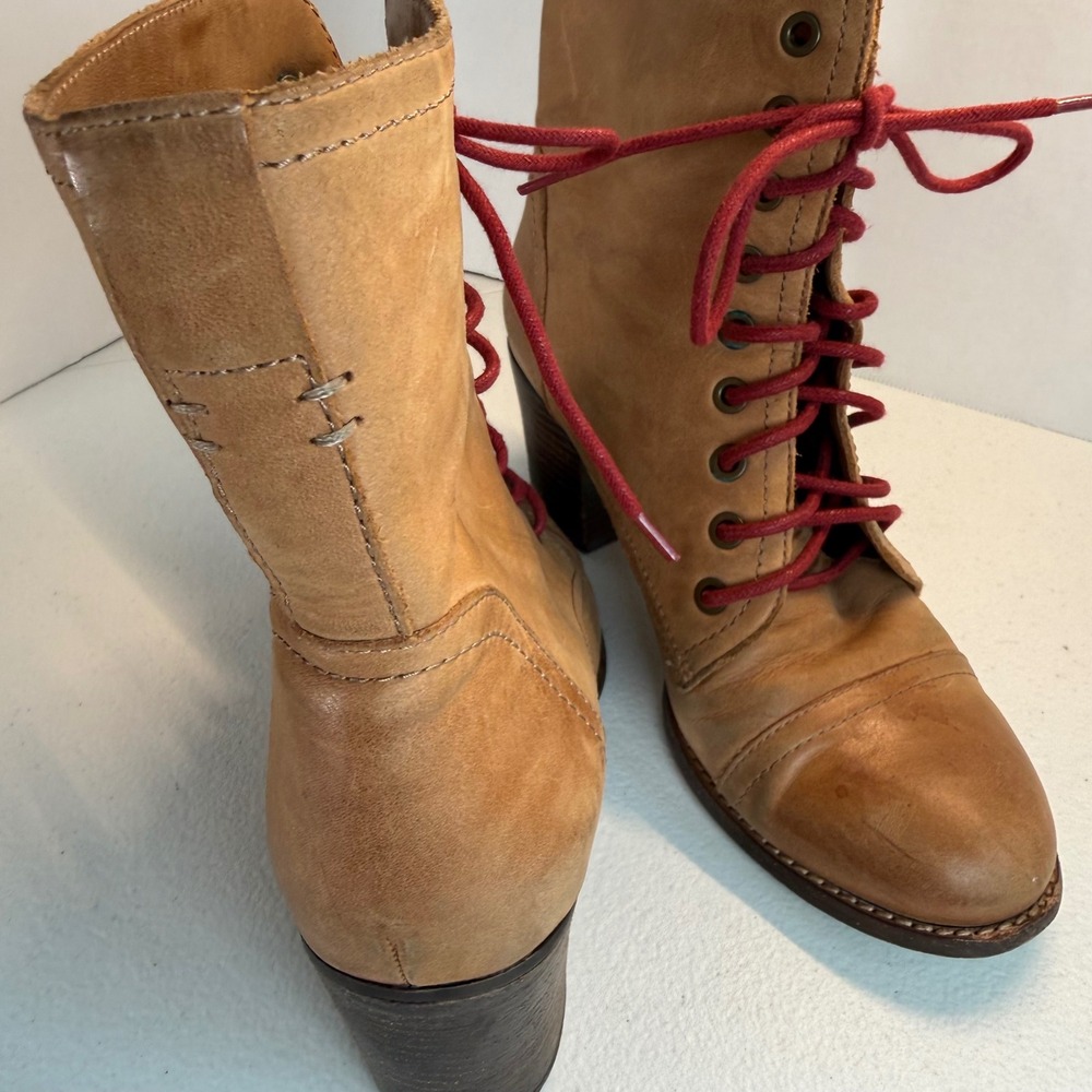 Vince Camuto Vestas Tan Leather Red Lace Up Ankle Boots 9B - Picture 11 of 16